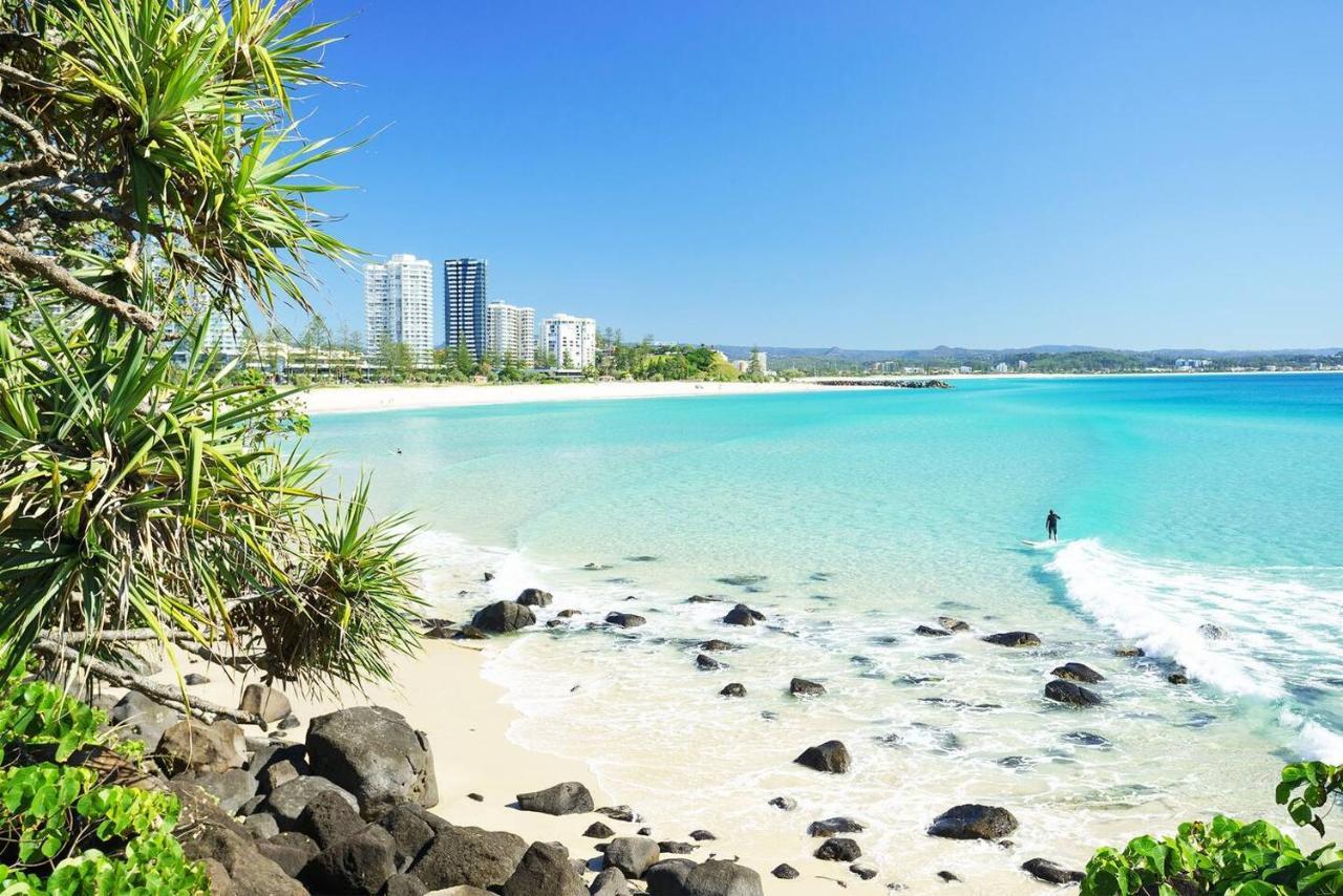 Hola Kirra - Ocean Blue Beachfront Oasis With Balcony Apartment *