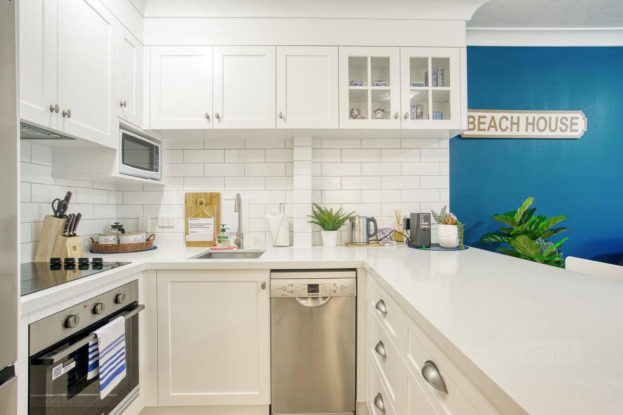 Hola Kirra - Ocean Blue Beachfront Oasis With Balcony Apartment Gold Coast