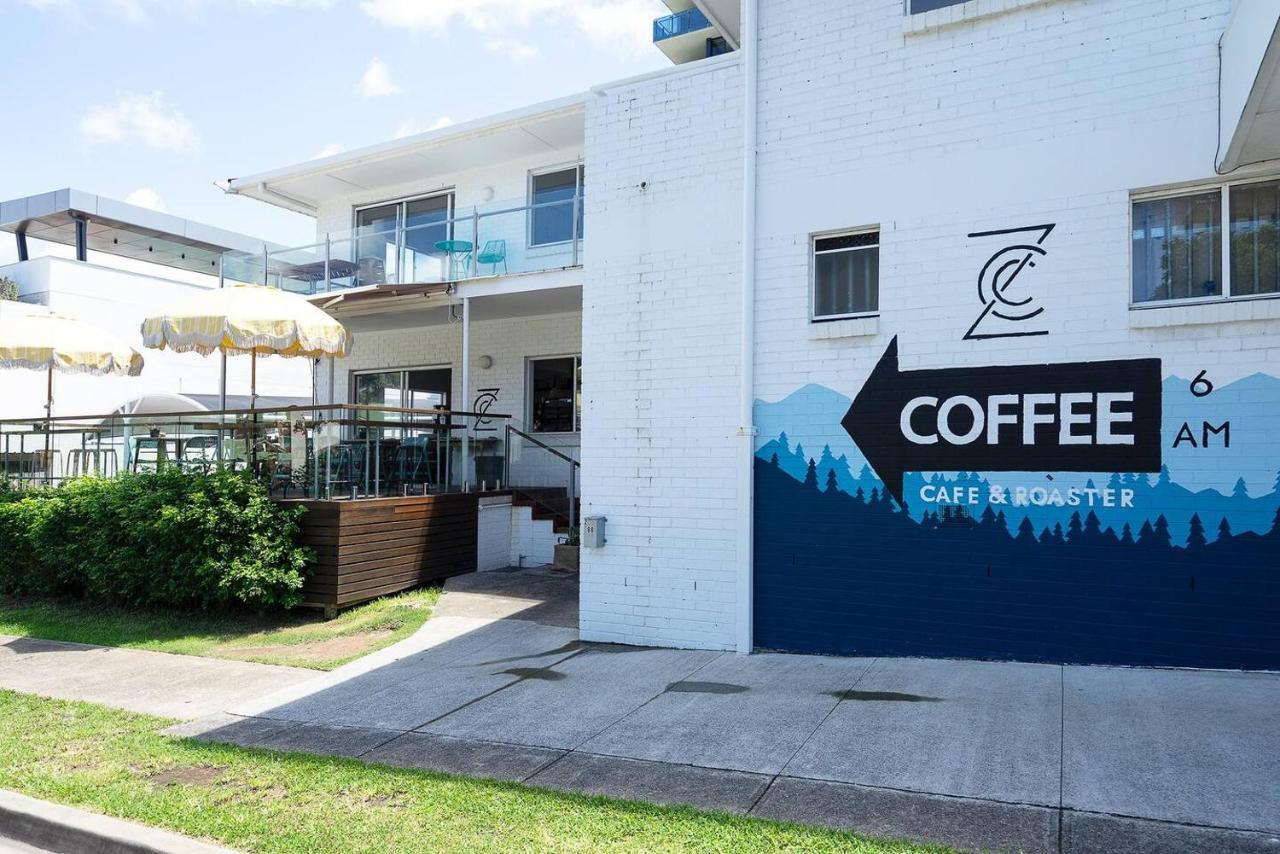Hola Kirra - Ocean Blue Beachfront Oasis With Balcony *