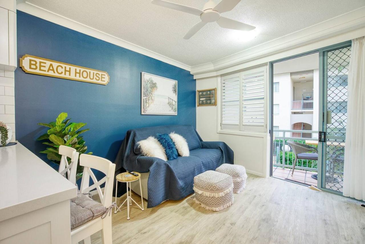 Hola Kirra - Ocean Blue Beachfront Oasis With Balcony Gold Coast