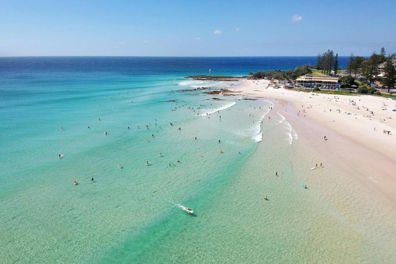 Apartment Hola Kirra - Ocean Blue Beachfront Oasis With Balcony
